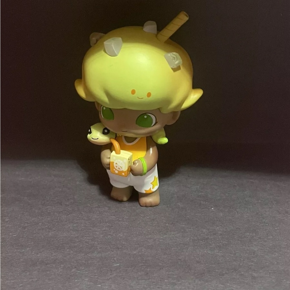 Popmart Dimoo Pets Vacation Blind Box Figure (Summer Lemon Tea figure)